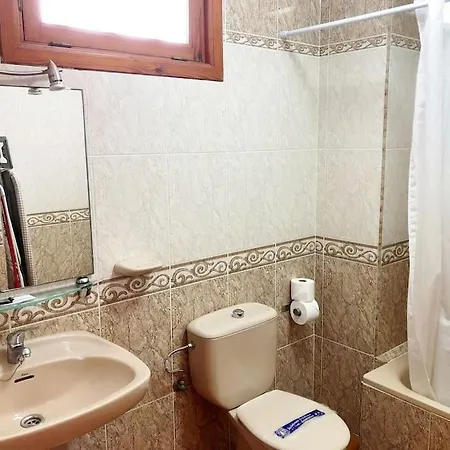 Con Vistamar Y Piscina Climatizada En Garden *