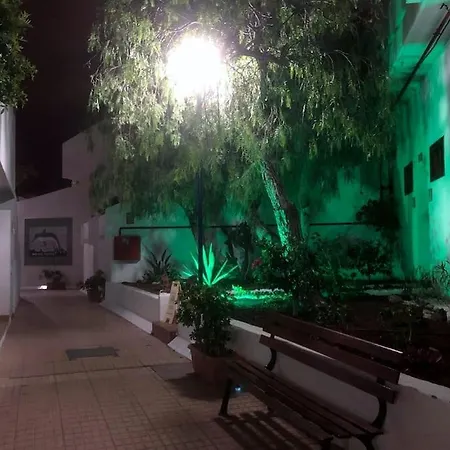 Con Vistamar Y Piscina Climatizada En Garden
