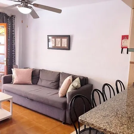 Con Vistamar Y Piscina Climatizada En Garden Apartment