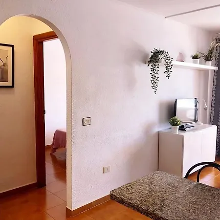 Con Vistamar Y Piscina Climatizada En Garden