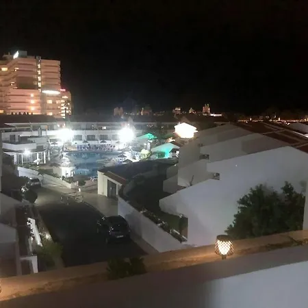 Con Vistamar Y Piscina Climatizada En Garden