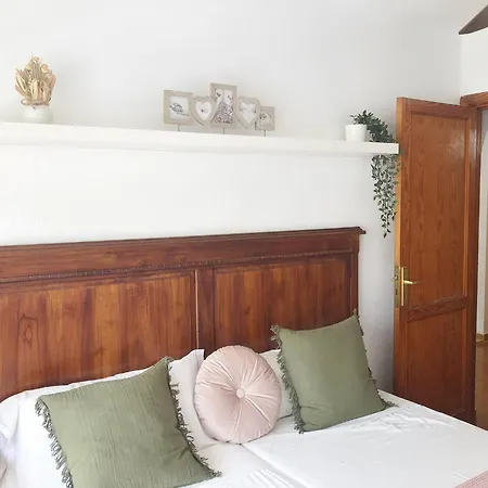 Con Vistamar Y Piscina Climatizada En Garden Apartment