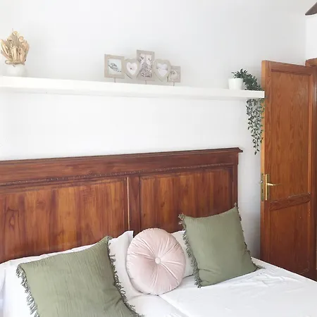 Con Vistamar Y Piscina Climatizada En Garden Apartment